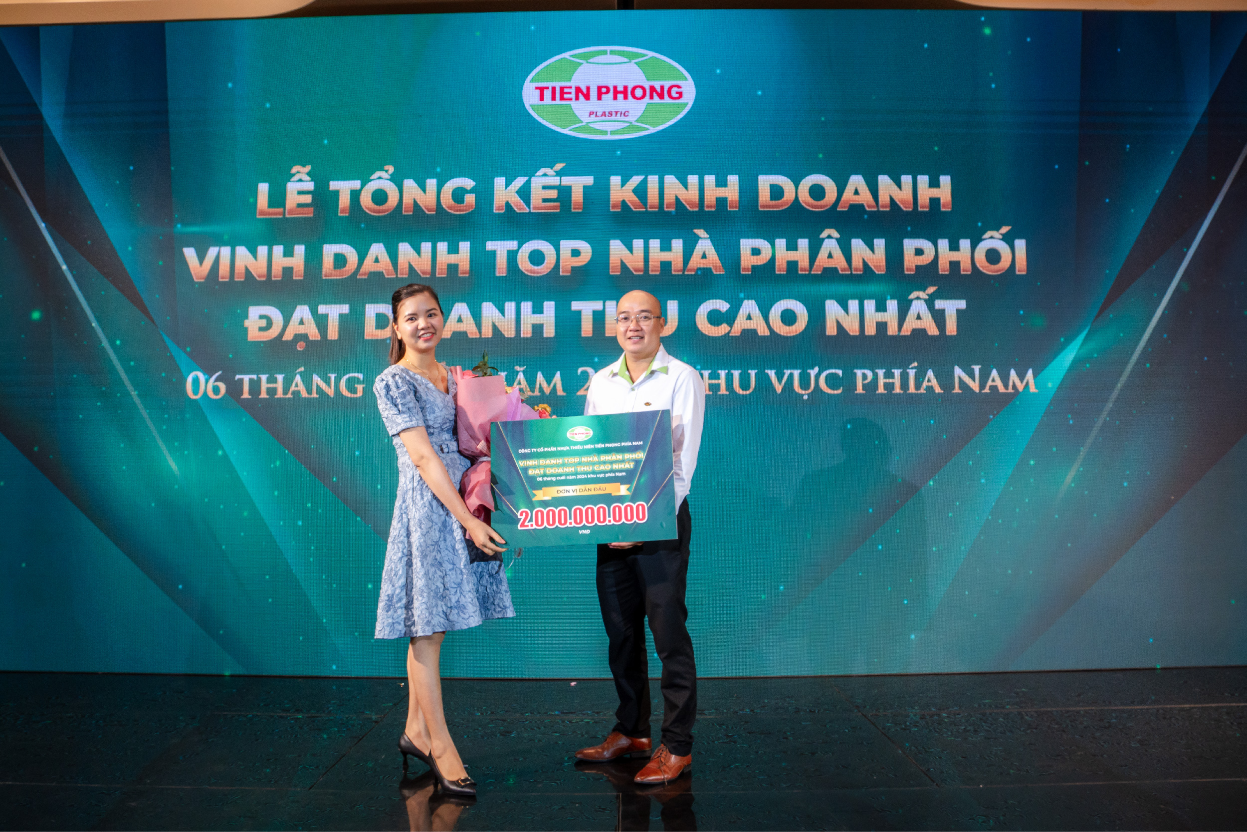 Xây Dựng Hùng Anh xuất sắc nhận giải đơn vị dẫn đầu trong buổi vinh danh