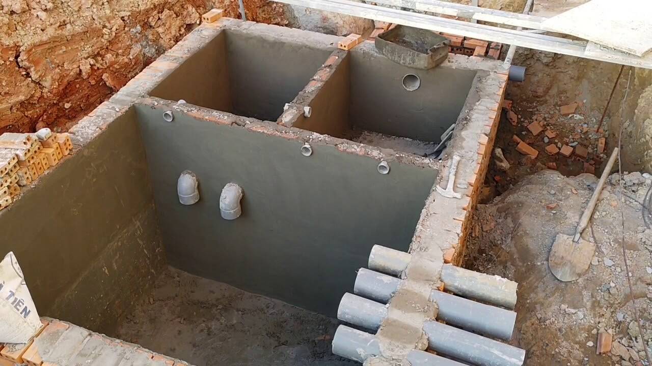 lắp đặt bể phốt dưới gầm cầu thang